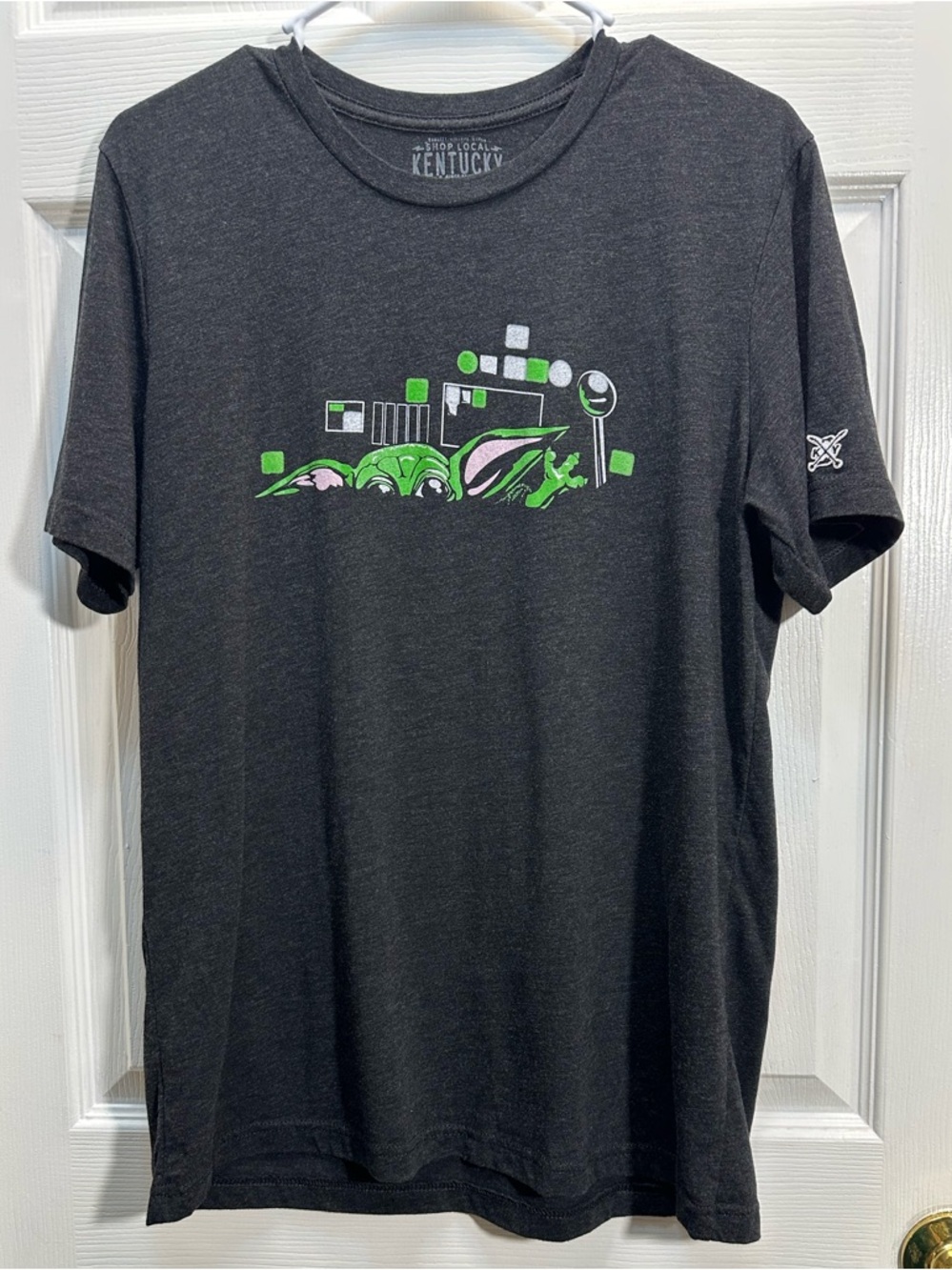 Black Short-Sleeve Graphic Tee with Yoda shaped Kentucky